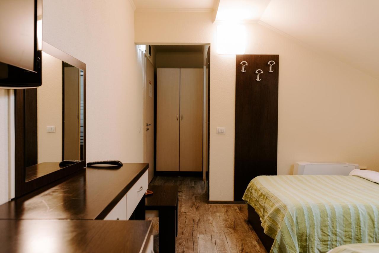 Motel Casa Maria Magdalena Lipova Esterno foto
